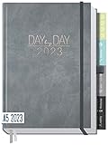 Chäff Organizer Day by Day Deluxe 2023 A5 [Grau-Rosé] 1 Tag 1 Seite | Hardcover Tageskalender 2023 A5, Tagesplaner, Terminkalender, Terminplaner, Kalender | nachhaltig & klimaneutral